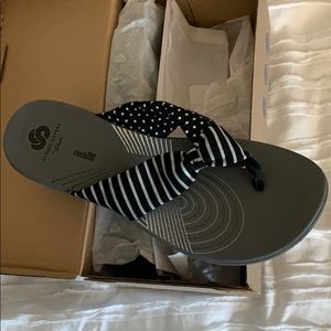 Clarks Cloudstepper Flipflops. Size 9